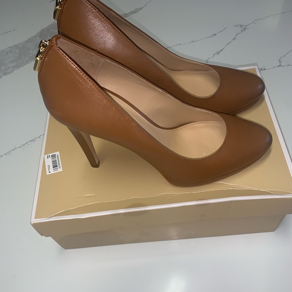 Michael Kors Leather Antoinette Pump